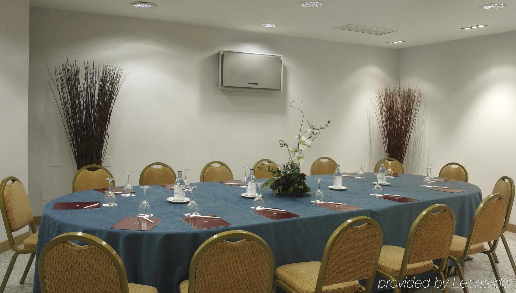 Rafaelhoteles Piramides Madrid Kinh doanh bức ảnh